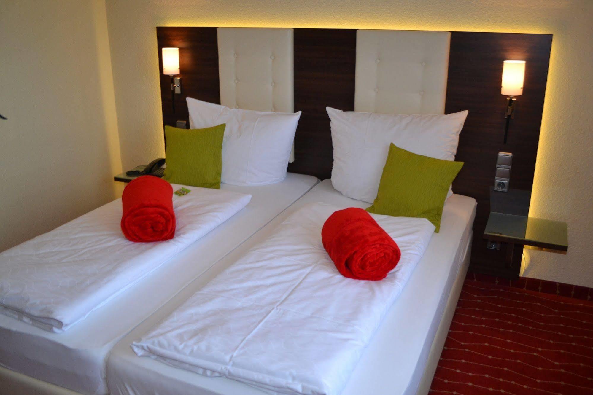 Hotel Zum Rosengarten ดาร์มชตัดต์ ภายนอก รูปภาพ