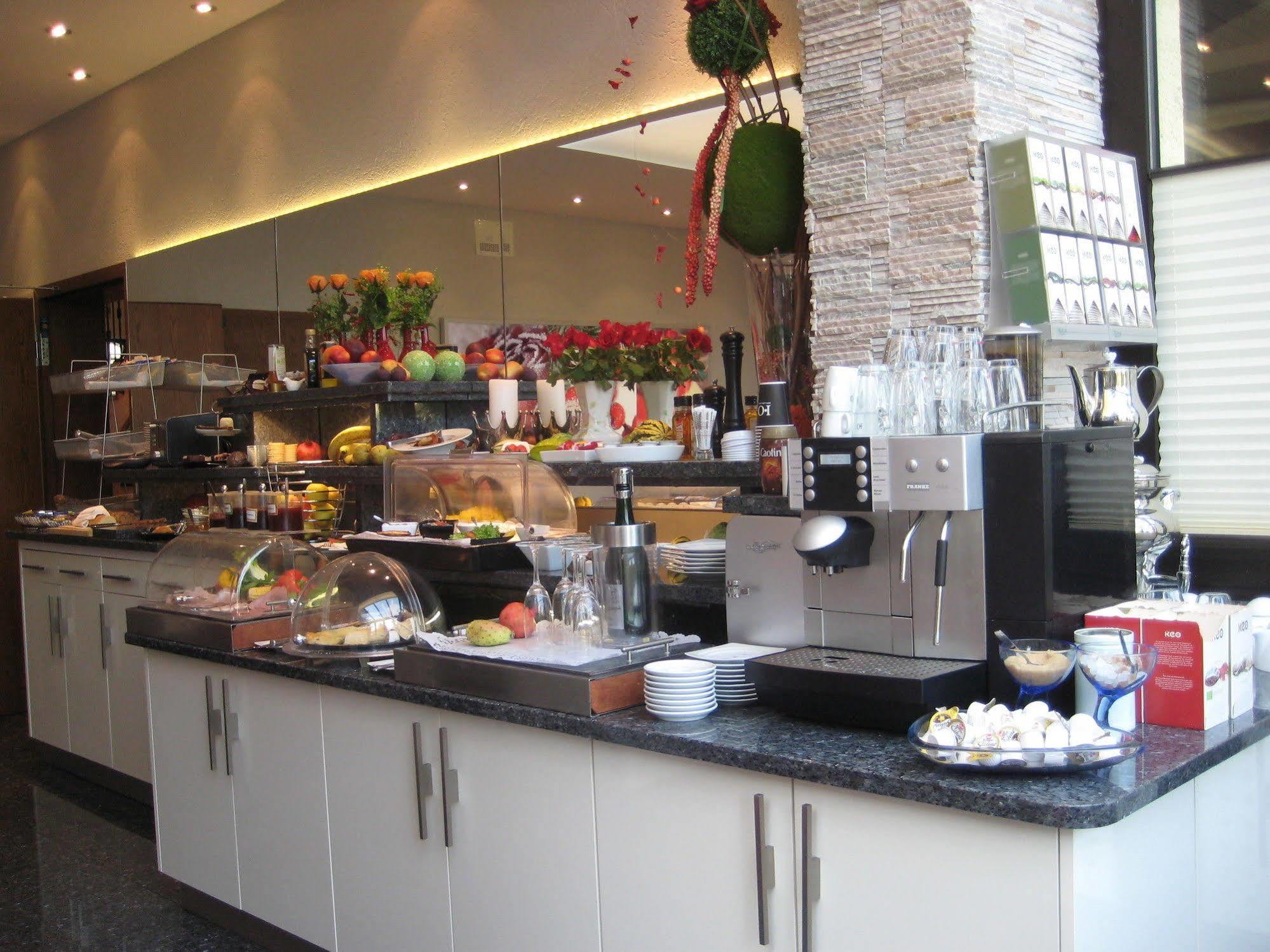 Hotel Zum Rosengarten ดาร์มชตัดต์ ภายนอก รูปภาพ