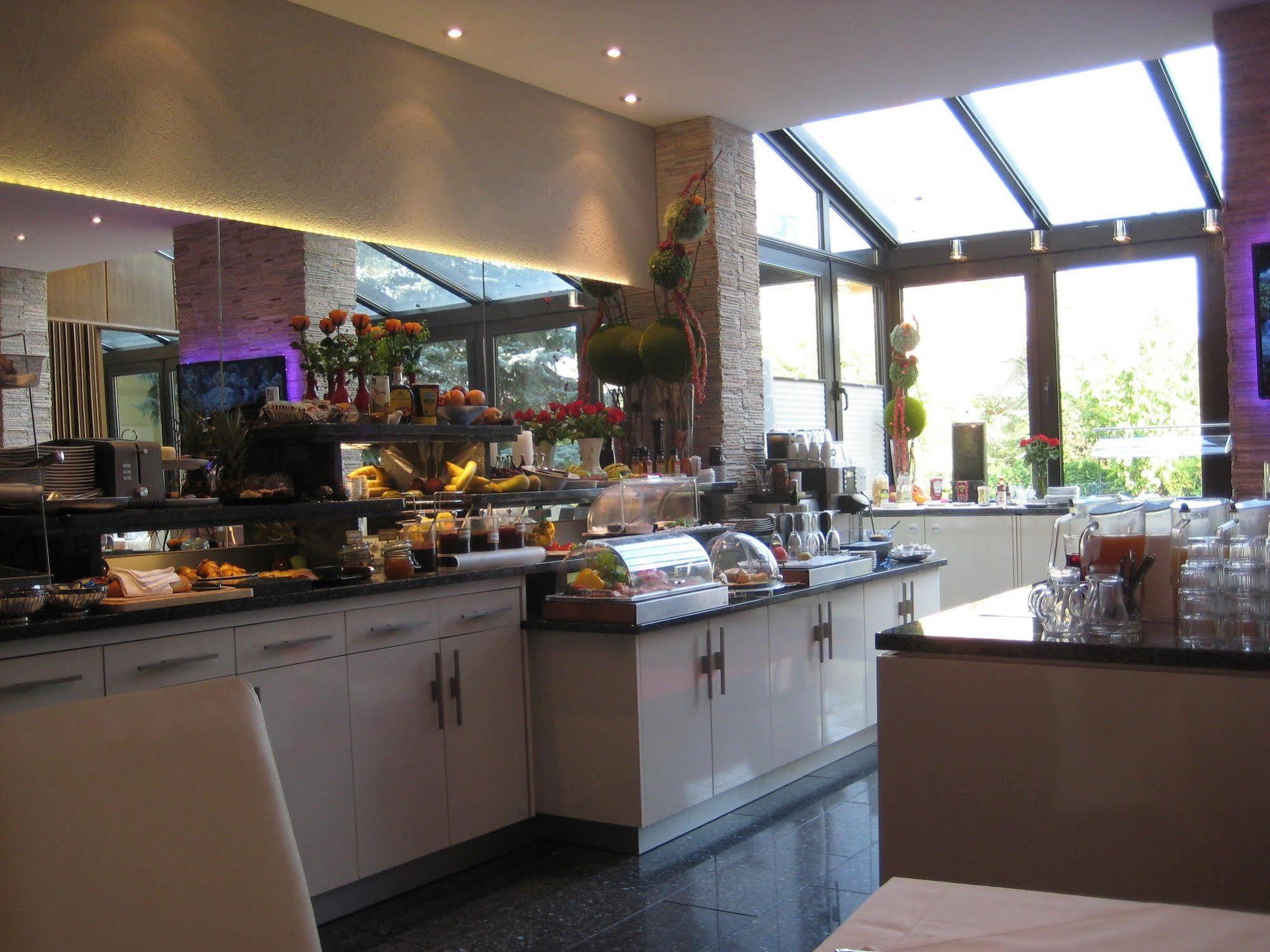 Hotel Zum Rosengarten ดาร์มชตัดต์ ภายนอก รูปภาพ