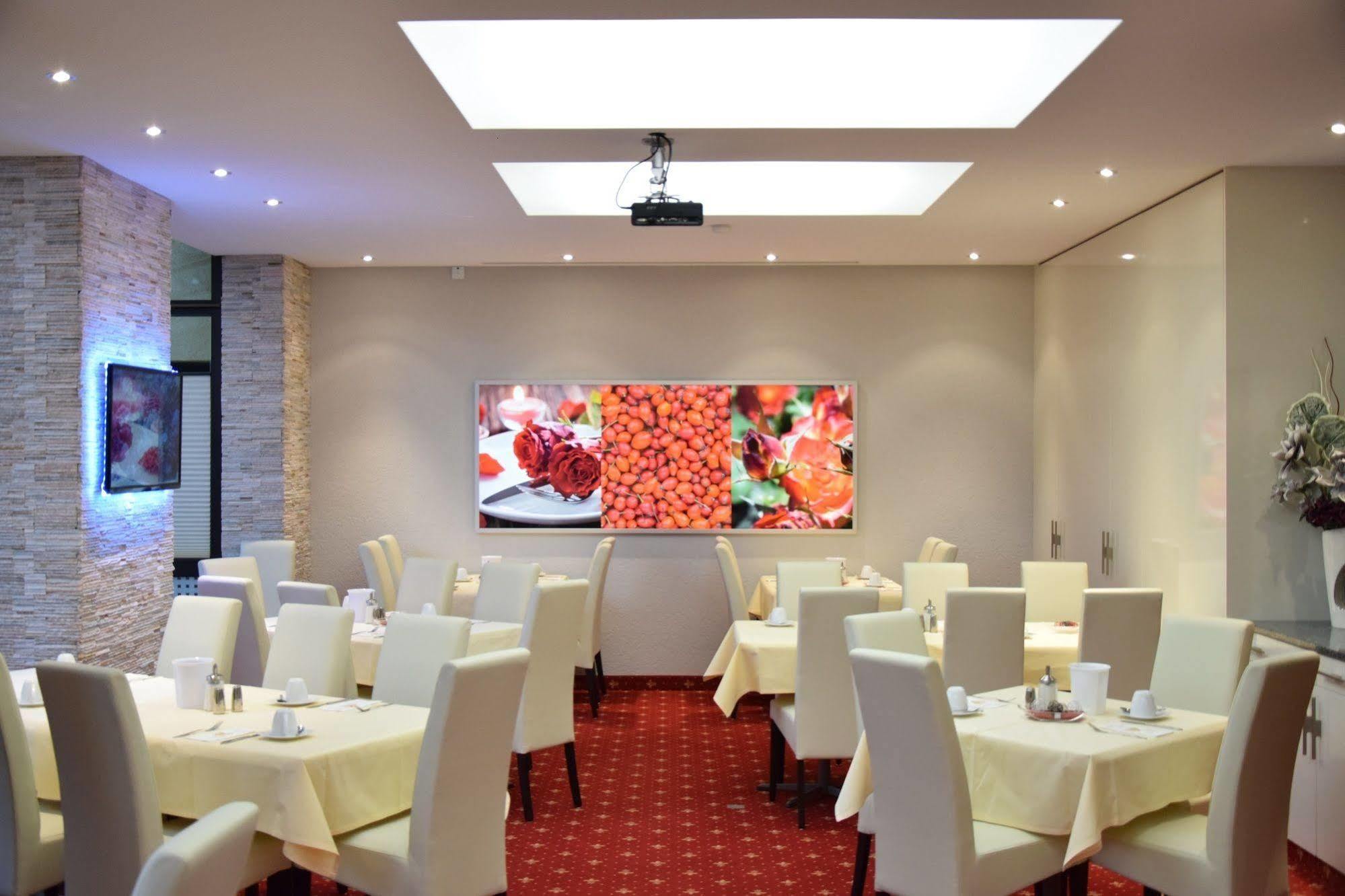 Hotel Zum Rosengarten ดาร์มชตัดต์ ภายนอก รูปภาพ