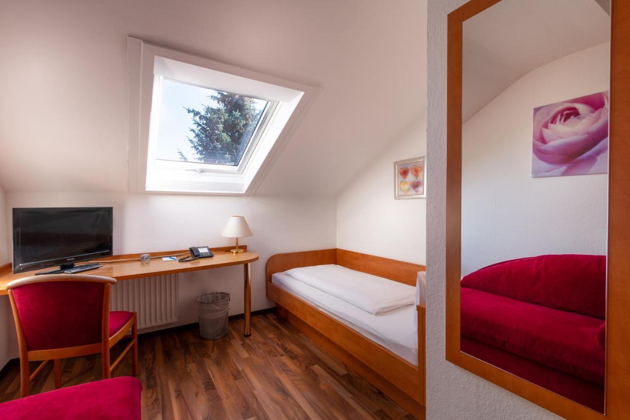 Hotel Zum Rosengarten ดาร์มชตัดต์ ภายนอก รูปภาพ