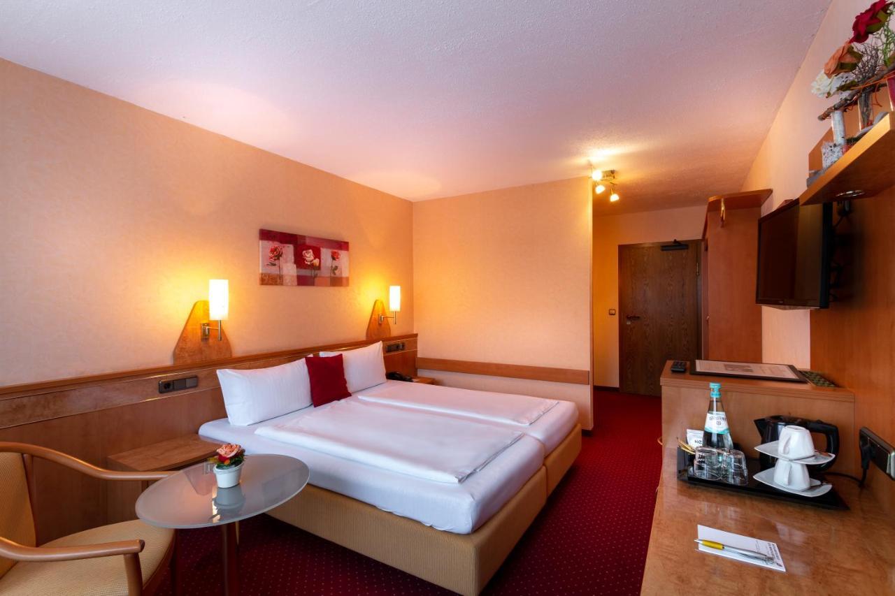 Hotel Zum Rosengarten ดาร์มชตัดต์ ภายนอก รูปภาพ