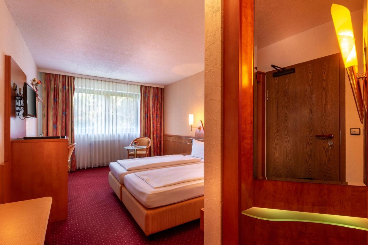 Hotel Zum Rosengarten ดาร์มชตัดต์ ภายนอก รูปภาพ